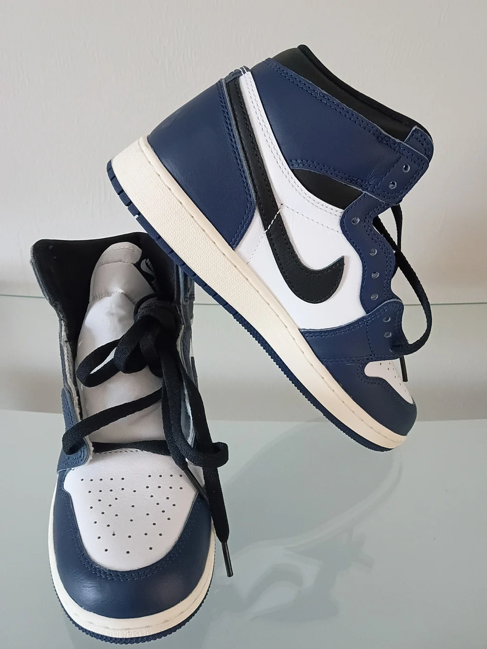 Nike Air Jordan 1 Retro High OG Navidad And White Sneaker 7Y
